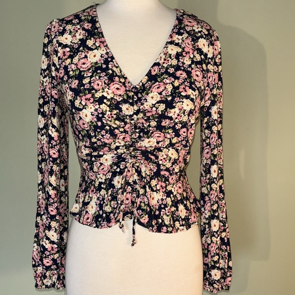 REWIND floral v neck cinch blouse in women’s medium with cuff sleeves - Picture 7 of 9